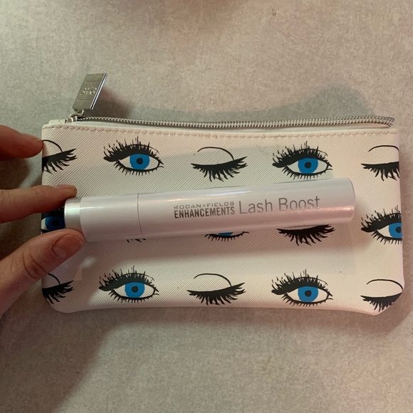 Lash boost & carrying bag